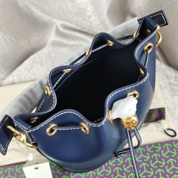 Brand new Tory Burch T Monogram Leather Bucket Bag In dark blue - Picture 9 of 16